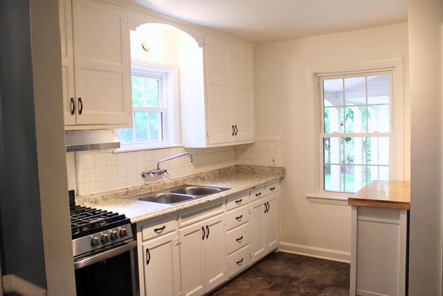 7008 N Rockledge AVENUE, Glendale, WI 53209