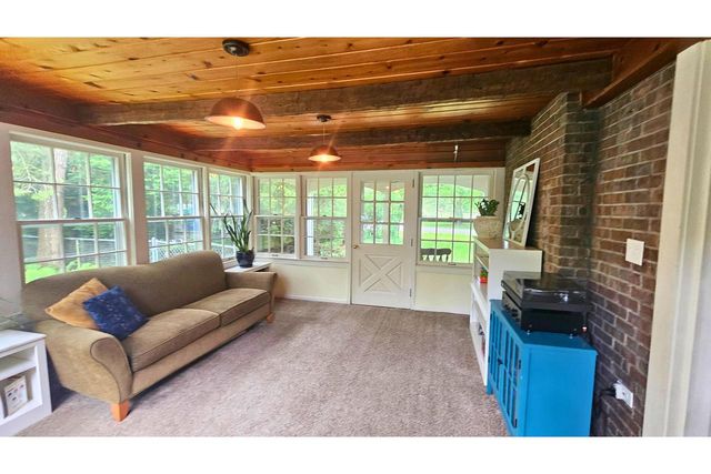 7008 N Rockledge AVENUE, Glendale, WI 53209