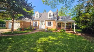 7008 N Rockledge AVENUE, Glendale, WI 53209