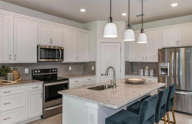 9736 REDWOOD HEIGHTS LOOP, Thonotosassa, FL 33592