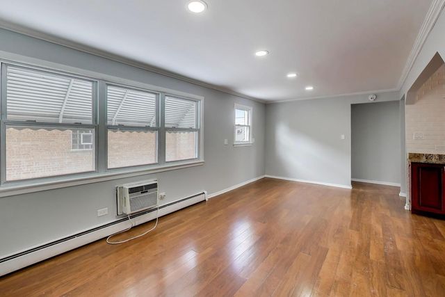 5822 W 79th Street, Burbank, IL 60459