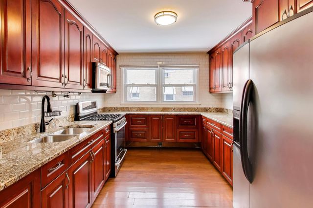 5822 W 79th Street, Burbank, IL 60459