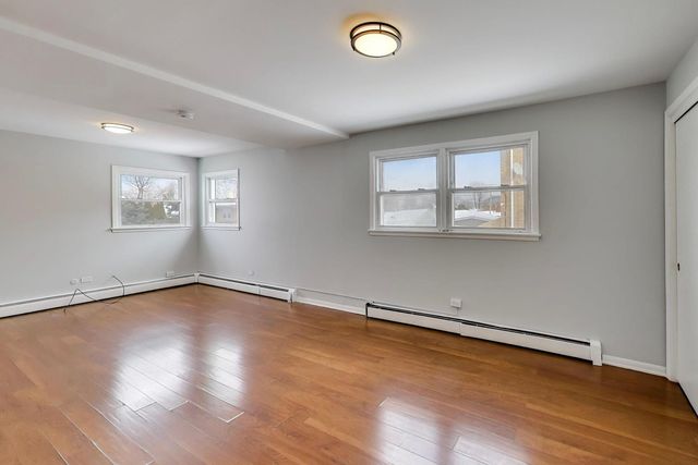 5822 W 79th Street, Burbank, IL 60459