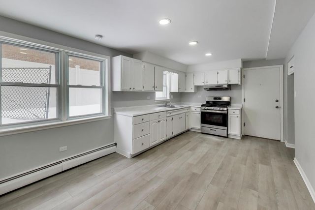 5822 W 79th Street, Burbank, IL 60459