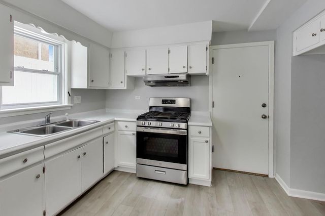 5822 W 79th Street, Burbank, IL 60459