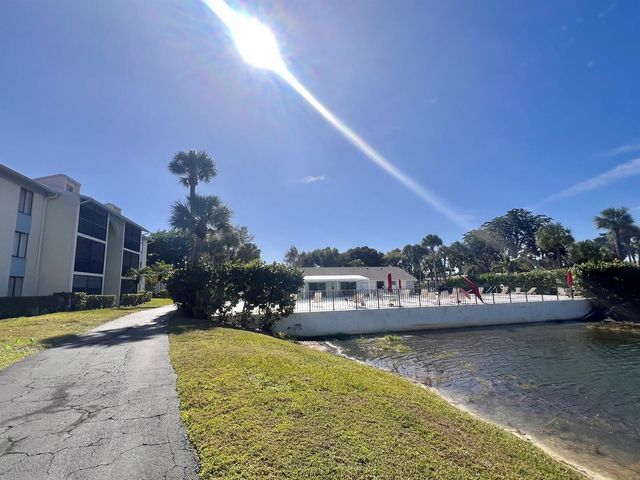 1111 Green Pine Boulevard C3, West Palm Beach, FL 33409