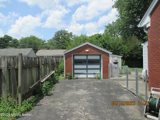 2509 Gardiner Ln, Louisville, KY 40205