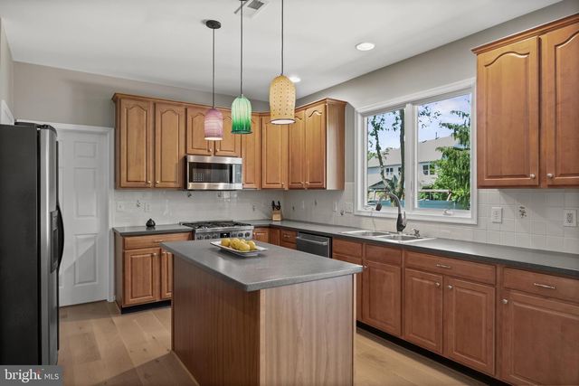 62 BROOKS RD, Moorestown, NJ 08057