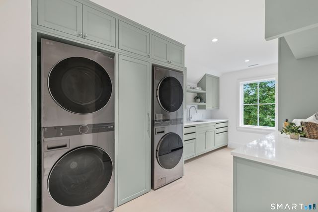 24 Oak Grove Place, New Canaan, CT 06840