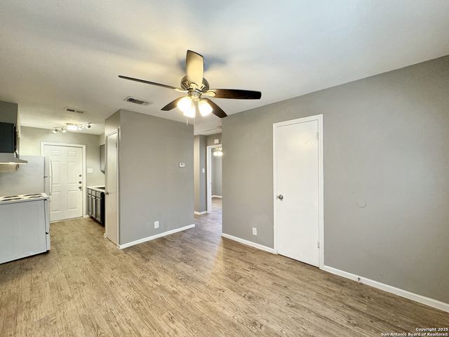 844 E Sunshine Dr Apt 401, San Antonio, TX 78228