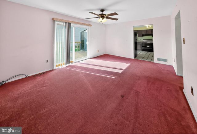 3 DUNNING CT, New Castle, DE 19720