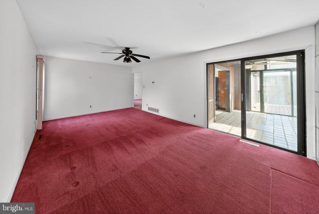 3 DUNNING CT, New Castle, DE 19720