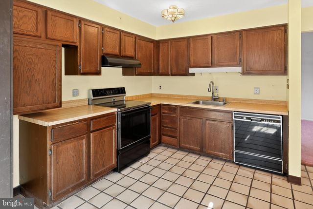 3 DUNNING CT, New Castle, DE 19720