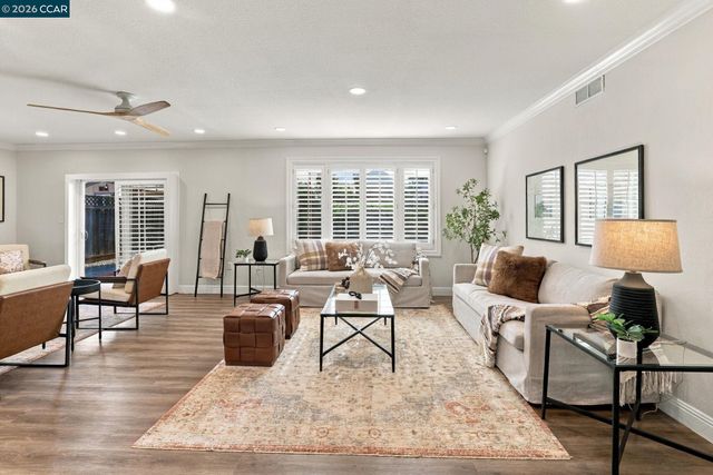 3912 Elkwood Ct, Concord, CA 94519