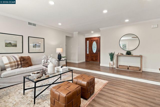 3912 Elkwood Ct, Concord, CA 94519