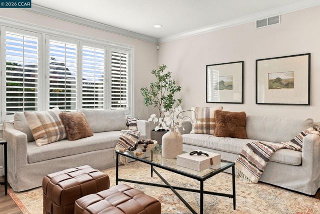 3912 Elkwood Ct, Concord, CA 94519