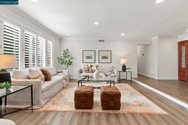 3912 Elkwood Ct, Concord, CA 94519