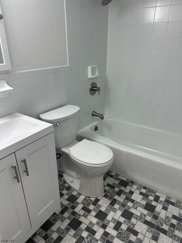 1449 Gehr Pl, North Bergen Twp., NJ 07047