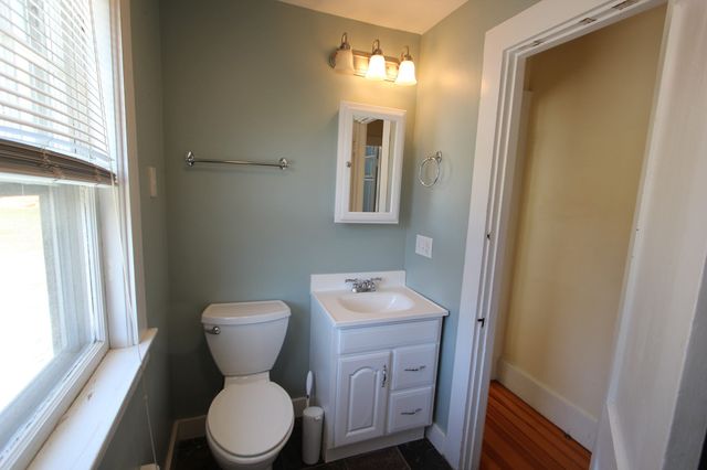 41 South St, Franklin, MA 02038