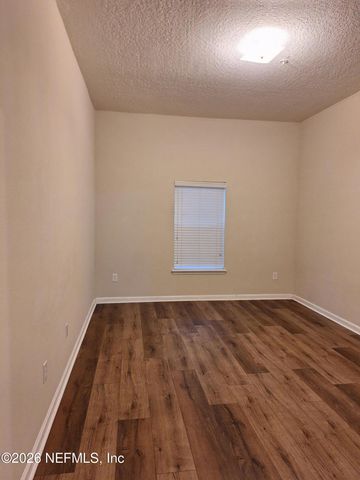 7032 DEER LODGE Circle 101, Jacksonville, FL 32256