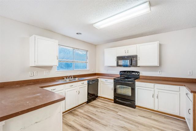 7845 Whitney Lane, Fort Worth, TX 76112