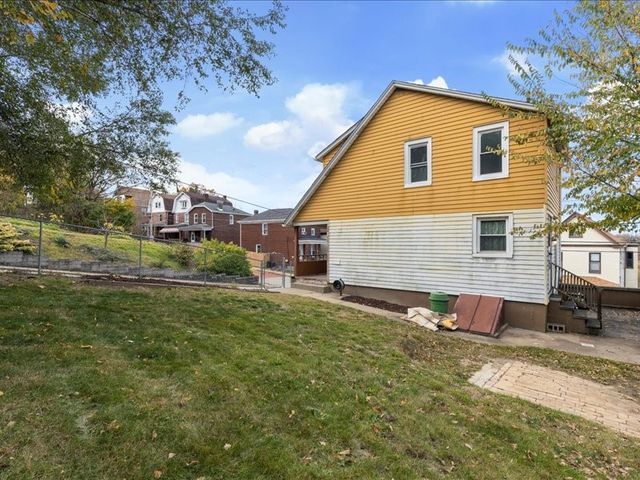 22 Thielman Ave, Carrick, PA 15210