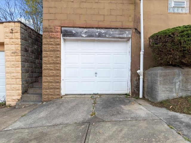 22 Thielman Ave, Carrick, PA 15210