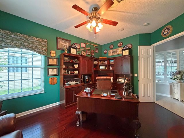 728 SW Lake Charles Circle, Port St. Lucie, FL 34986