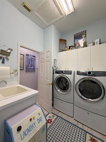 728 SW Lake Charles Circle, Port St. Lucie, FL 34986