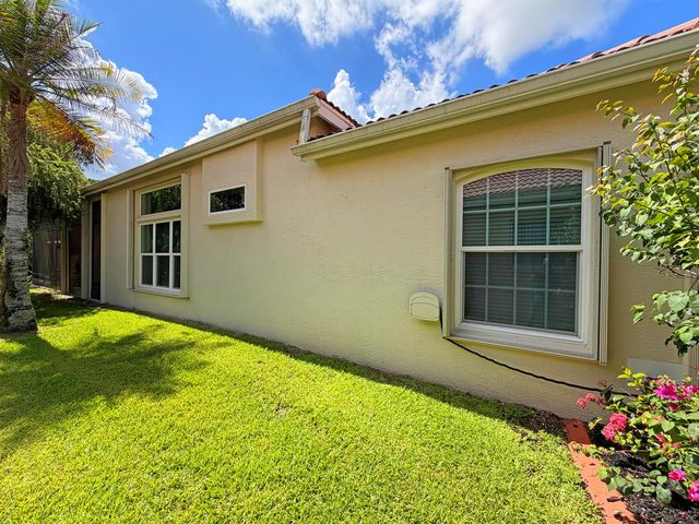 728 SW Lake Charles Circle, Port St. Lucie, FL 34986