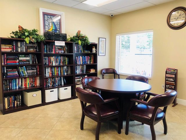728 SW Lake Charles Circle, Port St. Lucie, FL 34986