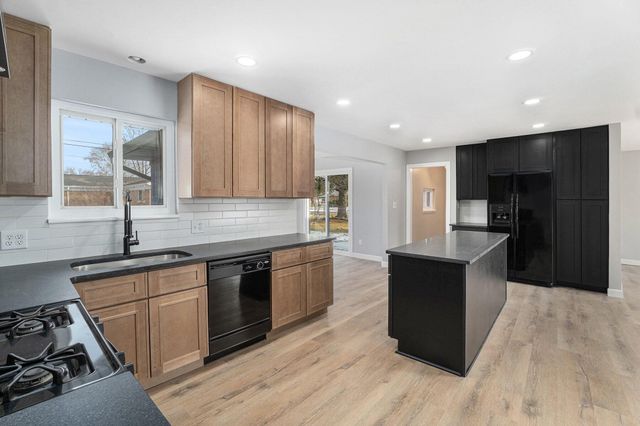 1916 Hollingsworth Drive, Commerce Twp, MI 48390