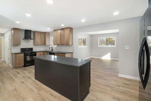 1916 Hollingsworth Drive, Commerce Twp, MI 48390