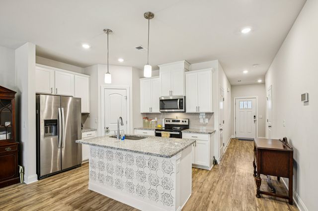 429 Palmetto Dr, Columbia, TN 38401