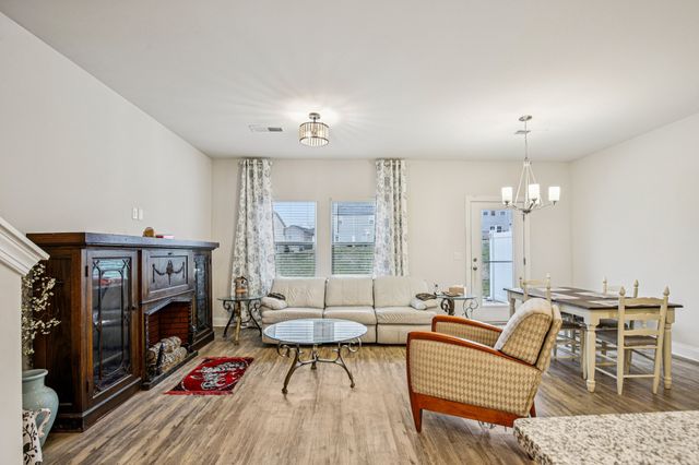 429 Palmetto Dr, Columbia, TN 38401