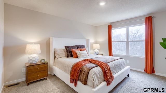 5414 N 189 Street, Elkhorn, NE 68022