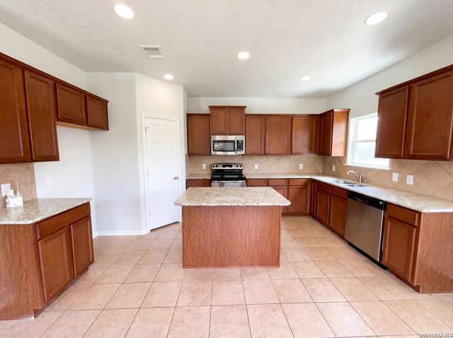 9402 RED STABLE RD, San Antonio, TX 78254
