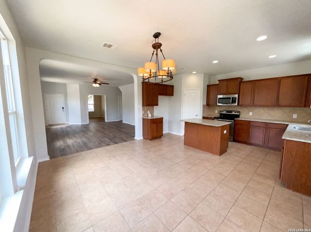 9402 RED STABLE RD, San Antonio, TX 78254