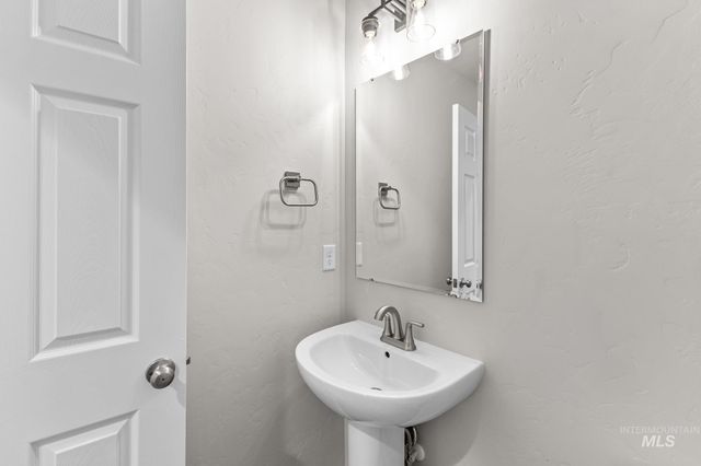 1811 Gyrfalcon St, Middleton, ID 83644