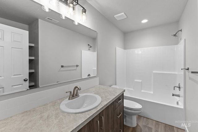 1811 Gyrfalcon St, Middleton, ID 83644