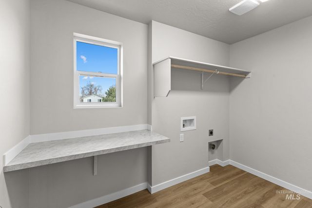 1811 Gyrfalcon St, Middleton, ID 83644