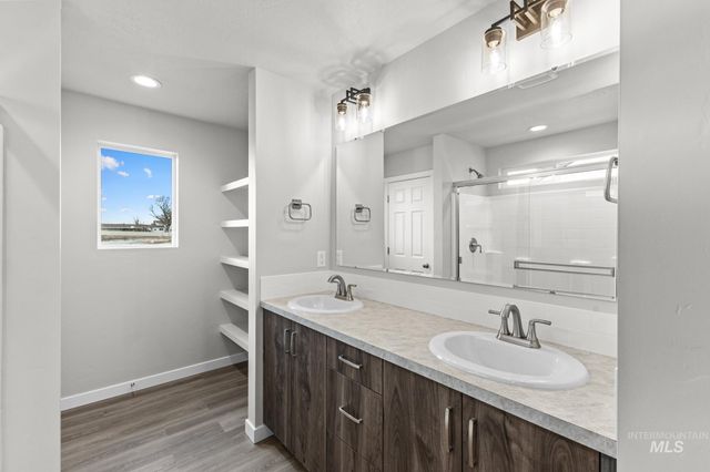 1811 Gyrfalcon St, Middleton, ID 83644