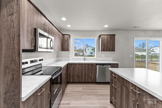 1811 Gyrfalcon St, Middleton, ID 83644