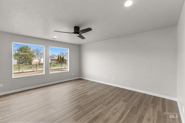 1811 Gyrfalcon St, Middleton, ID 83644