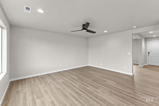 1811 Gyrfalcon St, Middleton, ID 83644
