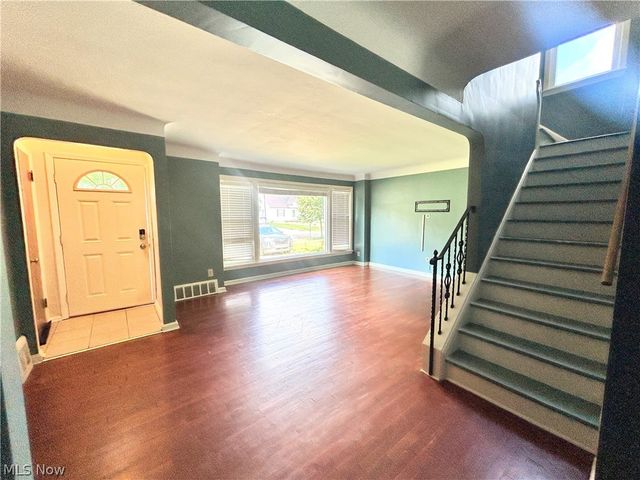 1011 Learidge Road, Lyndhurst, OH 44124