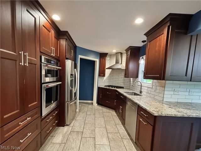 1011 Learidge Road, Lyndhurst, OH 44124