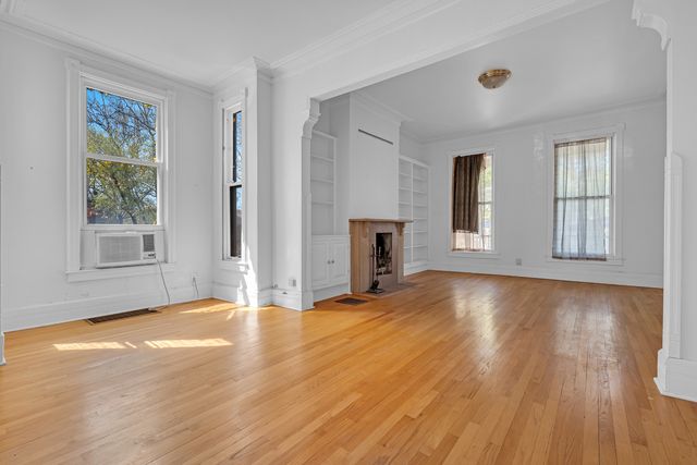 5445 S Dorchester Avenue, Chicago, IL 60615