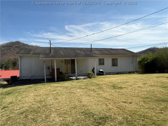 20 Cedar Lane, Madison, WV 25130