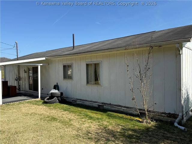 20 Cedar Lane, Madison, WV 25130